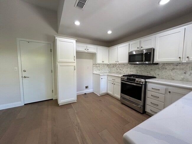 Building Photo - 248 Summer Grove Cir