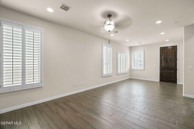 Building Photo - 14735 Pebble Hills Blvd