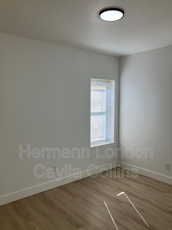 Building Photo - 5832-5834-5834 Etzel Ave