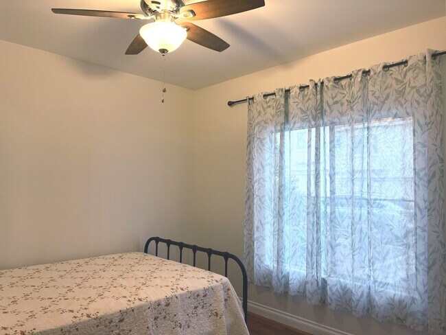 Building Photo - Remodeled, first floor 1428 sq ft, 2 bed+ ...