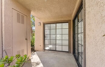 Building Photo - 1046 Calle Del Cerro