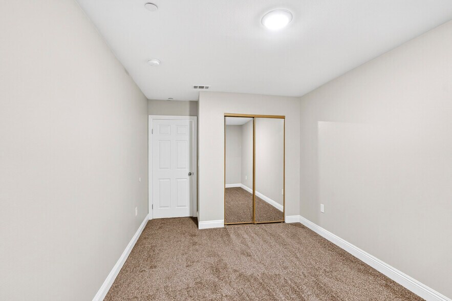 Building Photo - 11227 Towne Ave