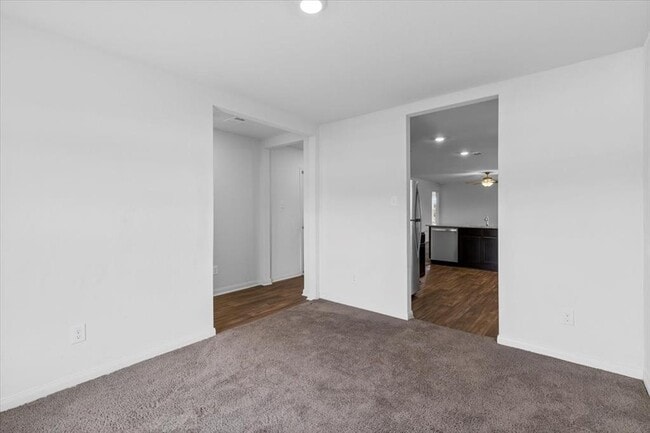 Building Photo - 625 Riverdale Dr