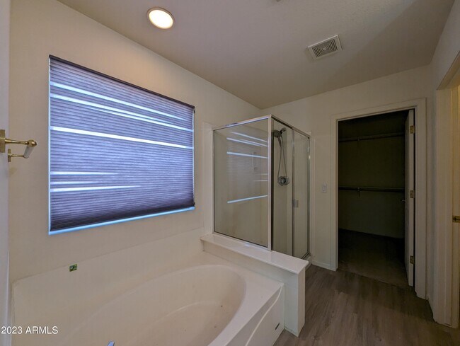 Building Photo - 5794 W Golden Ln