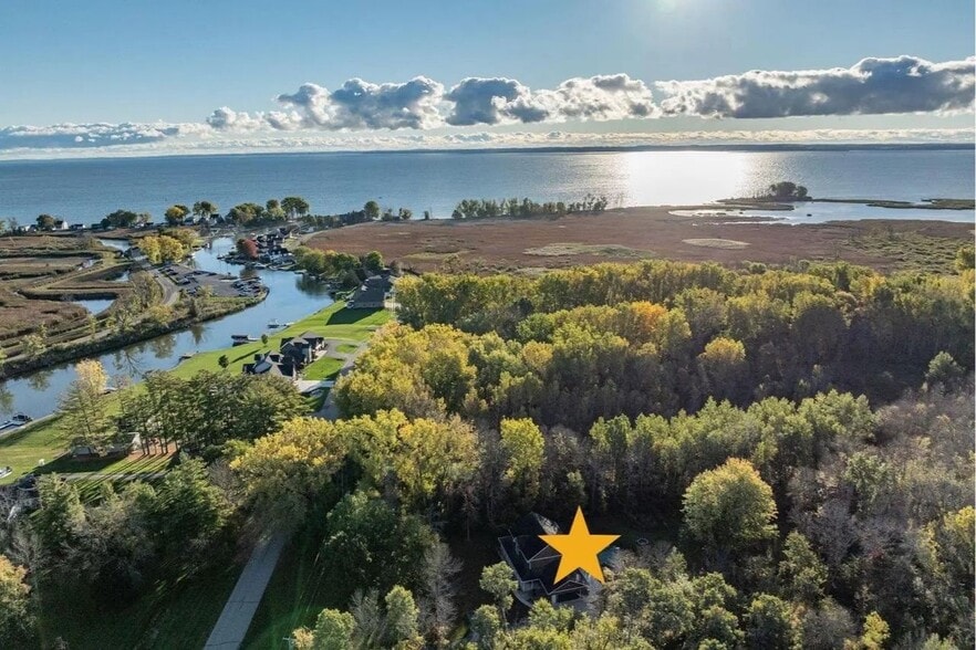 Building Photo - 969 Riverside Dr