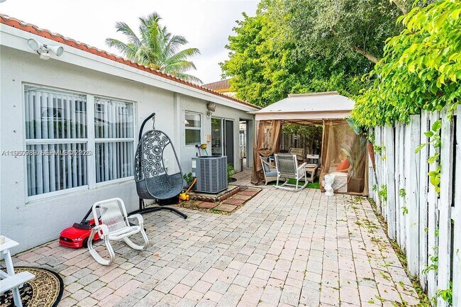 Building Photo - 11276 NW 58th Terrace