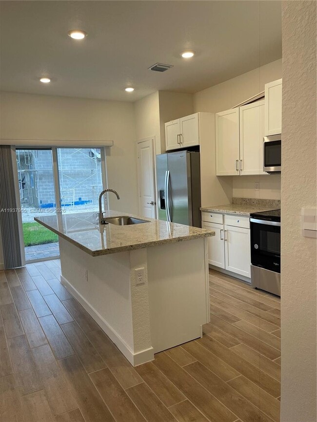 Building Photo - 1672 SE 8th Ave