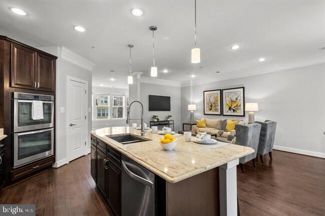 Building Photo - 722 Crown Park Ave