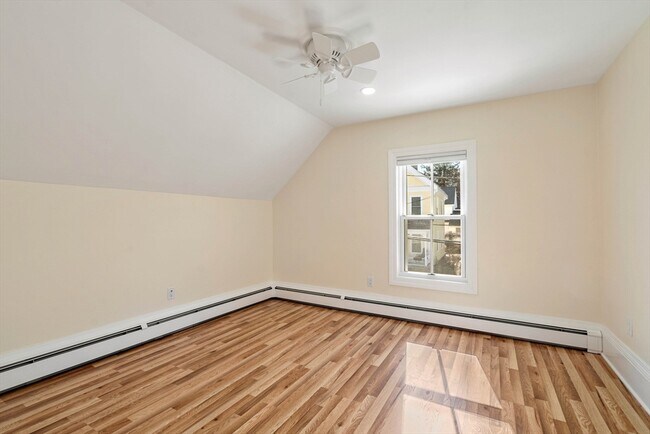 Building Photo - 16 Devens St