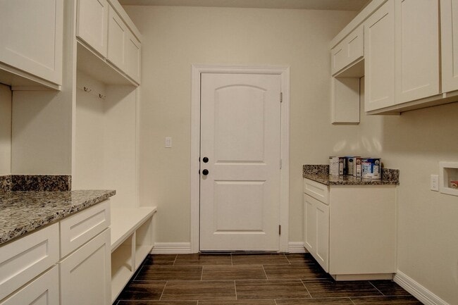 Building Photo - 6701 Stuyvesant Ct