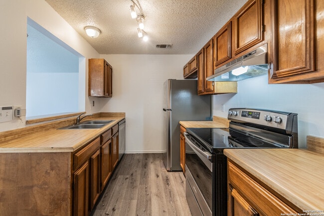 Building Photo - 7006 Silver Canyon