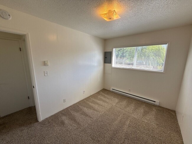 Building Photo - 550 SW Levens St