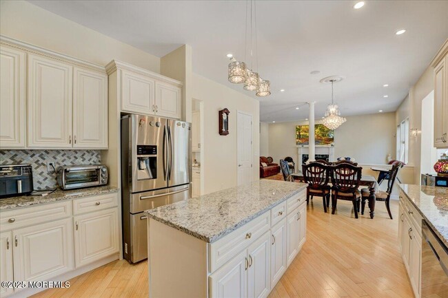 Building Photo - 11 Rockspray Ct