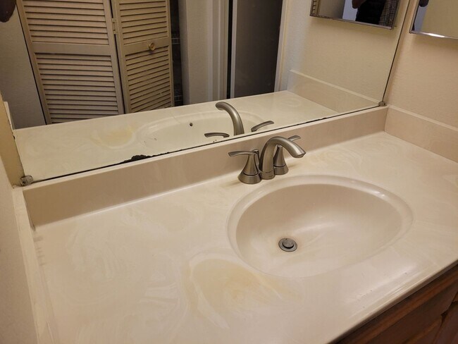 Building Photo - Lake Merritt Condo