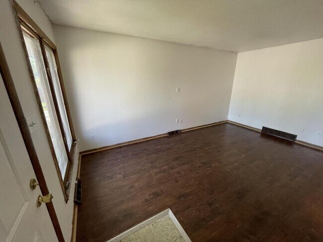 Building Photo - 4619 Aurora Ave