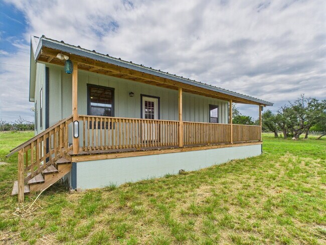 Primary Photo - 2/2 Custom Cabin