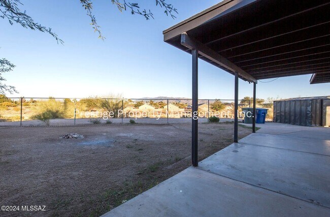 Building Photo - Look! This 3/2 Upgraded  East Side Charmer Is What You Have Been Looking For!