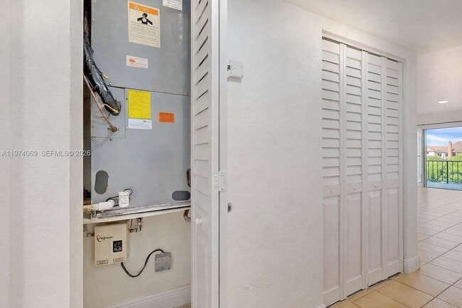 Building Photo - 13715 Kendale Lakes Cir