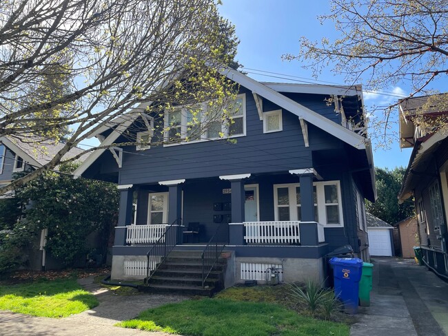 Building Photo - 3954 SE Grant St