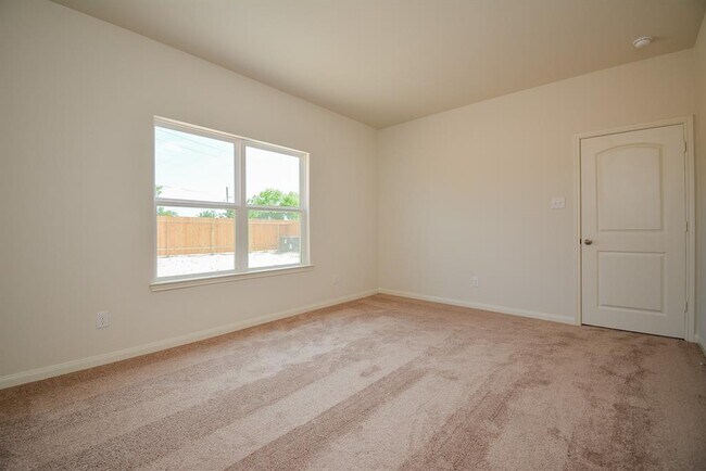 Building Photo - 545 Amberwood Pk Dr