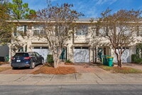 Building Photo - "Charming 3-Bedroom Townhouse Oasis in Destin!"