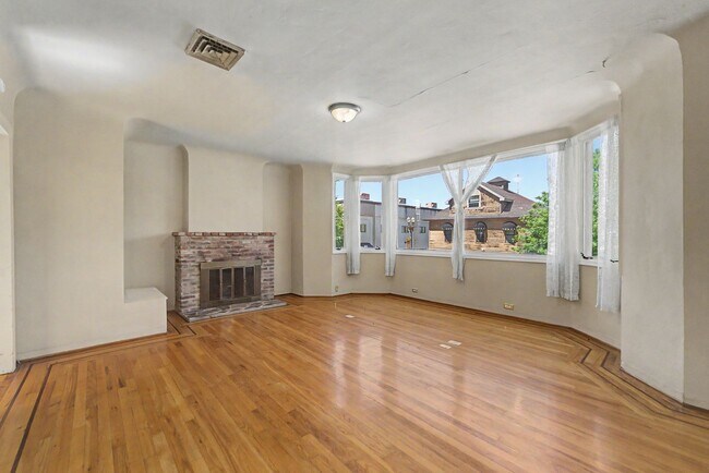 Building Photo - 1113
