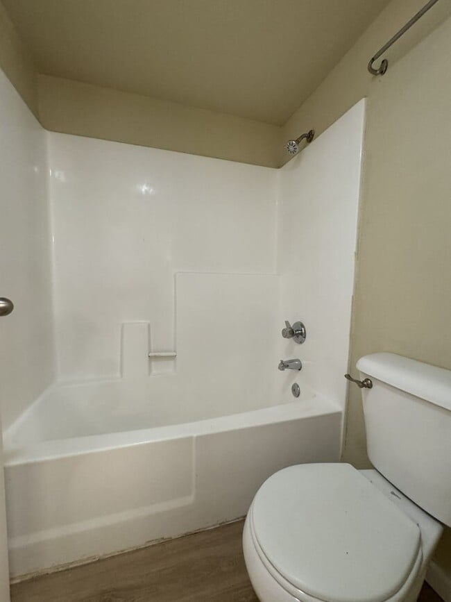 Building Photo - Melrose District 2 Bed Condo - Half Off First and Second Month
