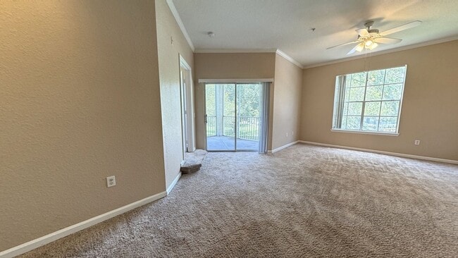 Building Photo - 9301 Crescent Loop Cir