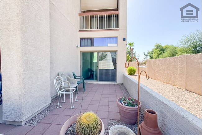 Building Photo - 205 N 74th St