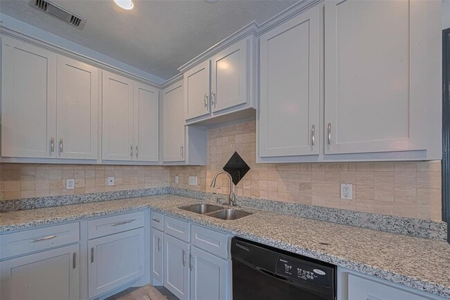 Building Photo - 1439 El Camino Village Dr