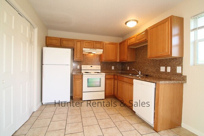 Building Photo - Aztec Trace!