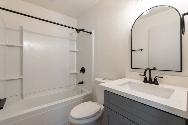 Building Photo - LEASE PENDING - 2 Bedroom, 2 Bath Coastal Apartment