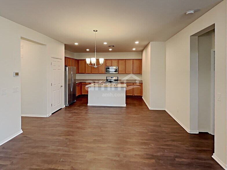 Building Photo - 1688 E Primavera Way