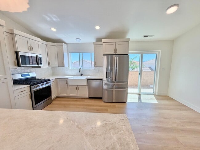 Building Photo - Wonderful Remodeled La Paloma Home!