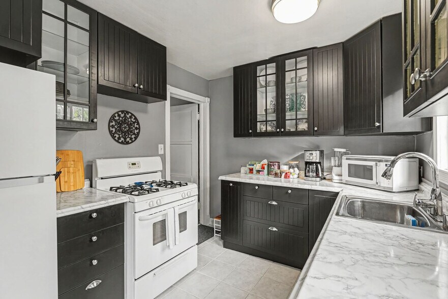 Building Photo - 7221 Vassar Ave