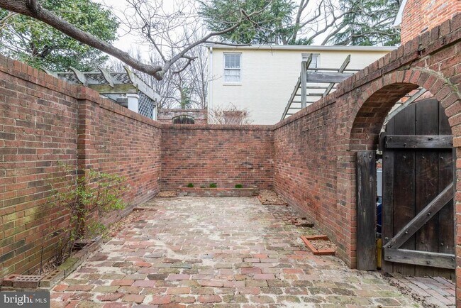 Building Photo - 511 Wilkes St