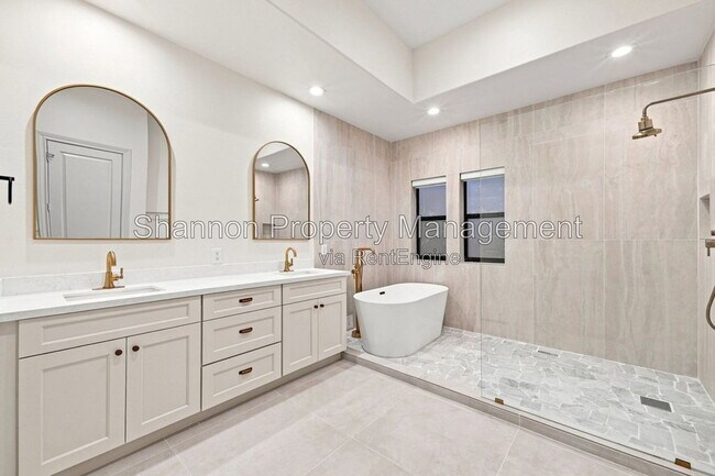 Building Photo - 9609 Pemberton Cres Dr