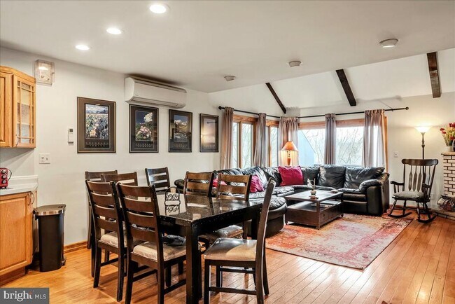 Building Photo - 31 Middle Village Way