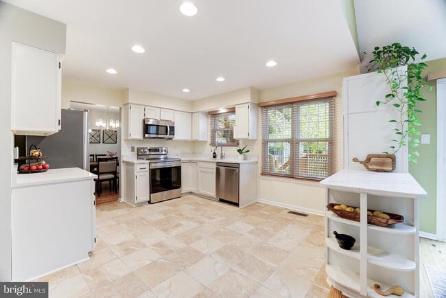 Building Photo - 22 Newland Ct