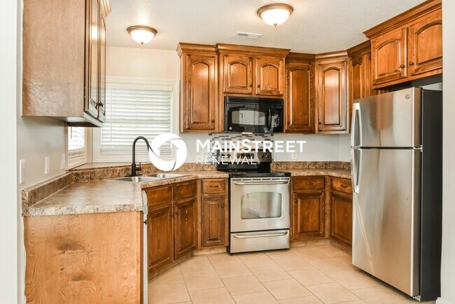 Building Photo - 3 Bedroom Pet-Friendly Home in HUNTSVILLE, AL with Main Street Renewal