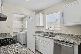 Building Photo - 313 Fox Cir