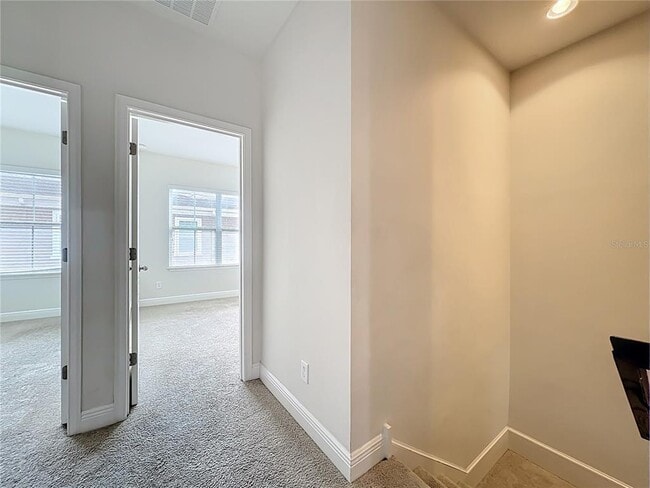 Building Photo - 561 Scotia Pl