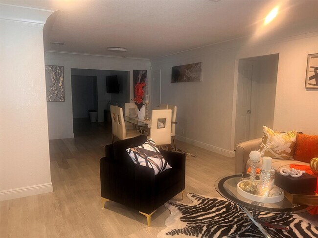 Building Photo - 1741 NE 39th St