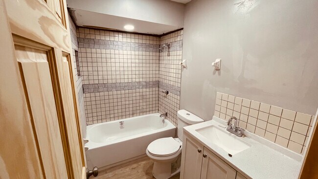 Bathroom - 1450 Villa Ct