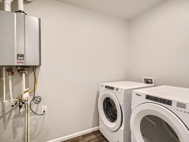 Building Photo - 12225 Creamery St