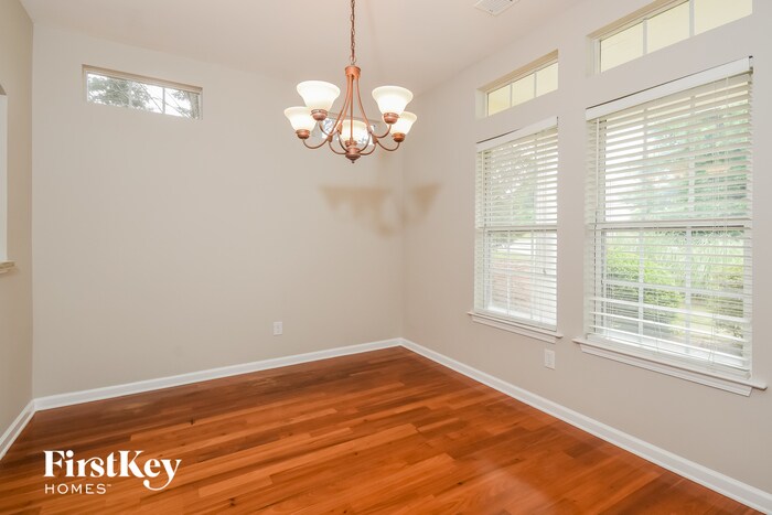 Building Photo - 302 Pinehurst Way