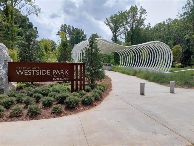 Building Photo - 547 Westmeath Dr SW
