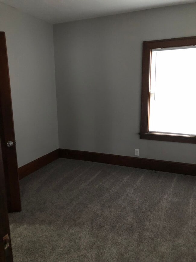 Building Photo - 3 bedroom home