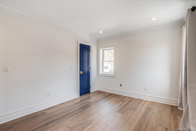 Building Photo - 95 E Main St