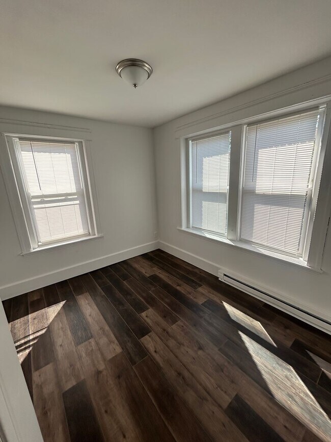 Building Photo - 1A Hitchcock Rd